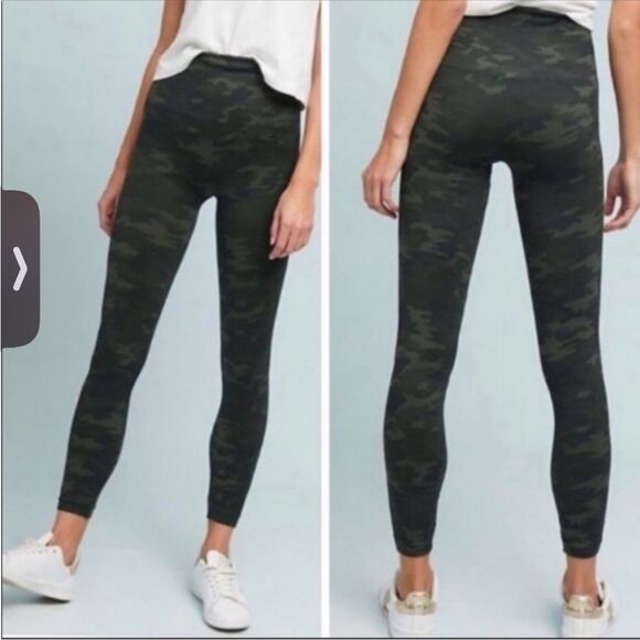 SPANX Pants - Spanx Women's Look at Me Now Seamless Leggings Camo Print Sz. Large 25" Inseam
